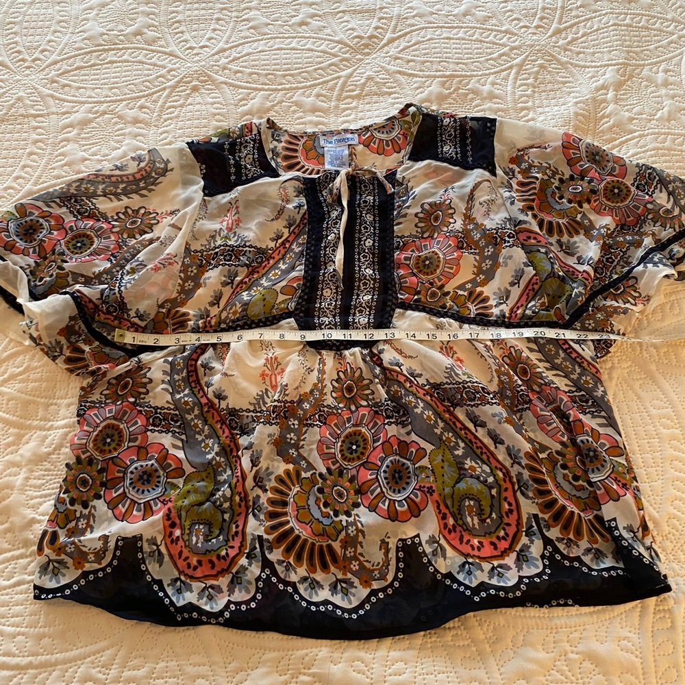 Woman’s The Paragan size L lightweight sheer blouse Boho style